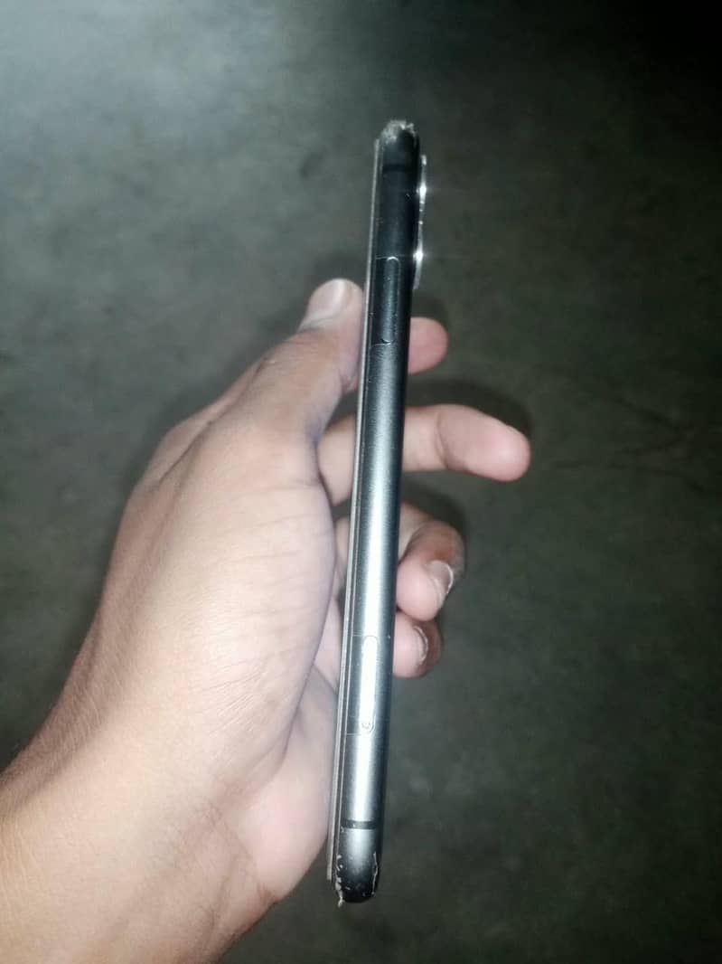 Apple iPhone 11 3