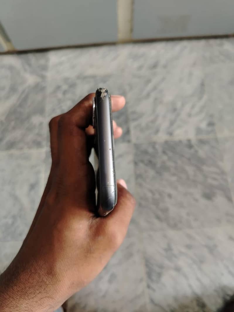 Apple iPhone 11 6