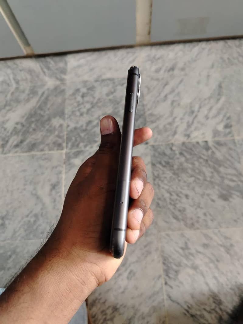 Apple iPhone 11 7