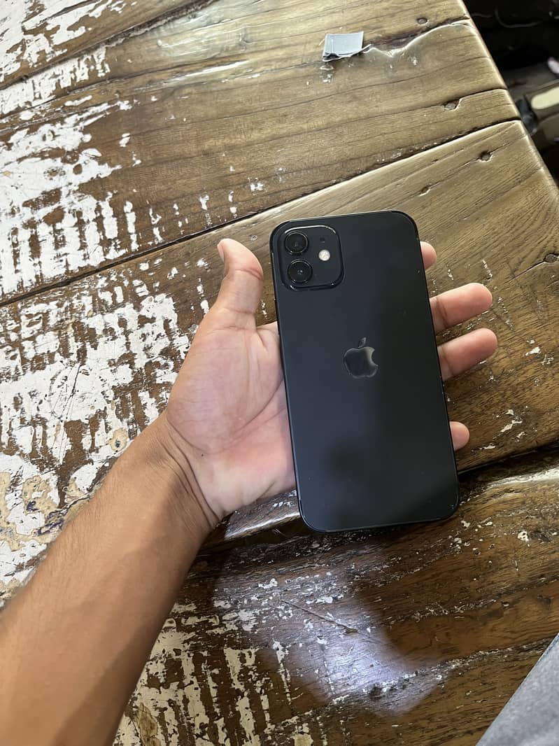 Apple iPhone 12 4