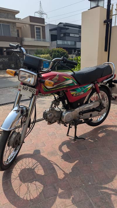 Honda CD 70 2021 - Good condition, no rust