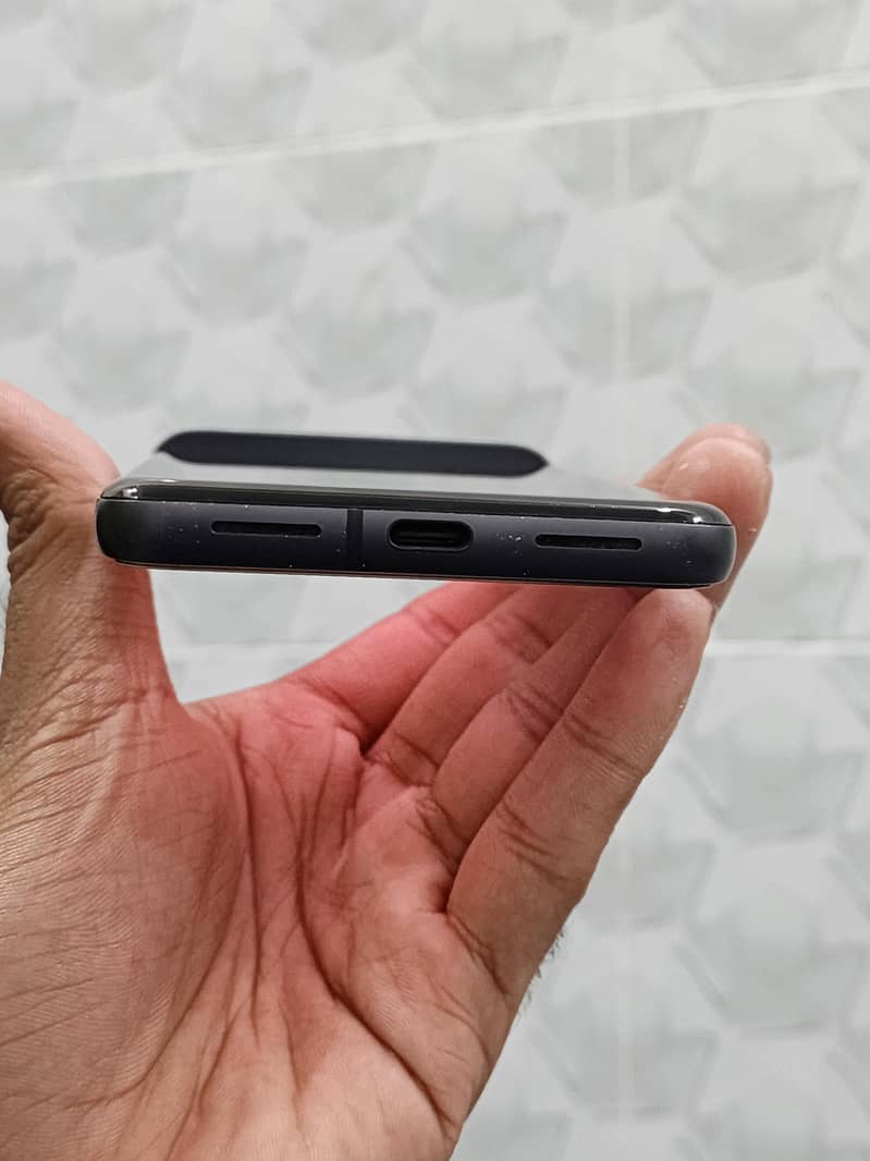 Google Pixel 8 4