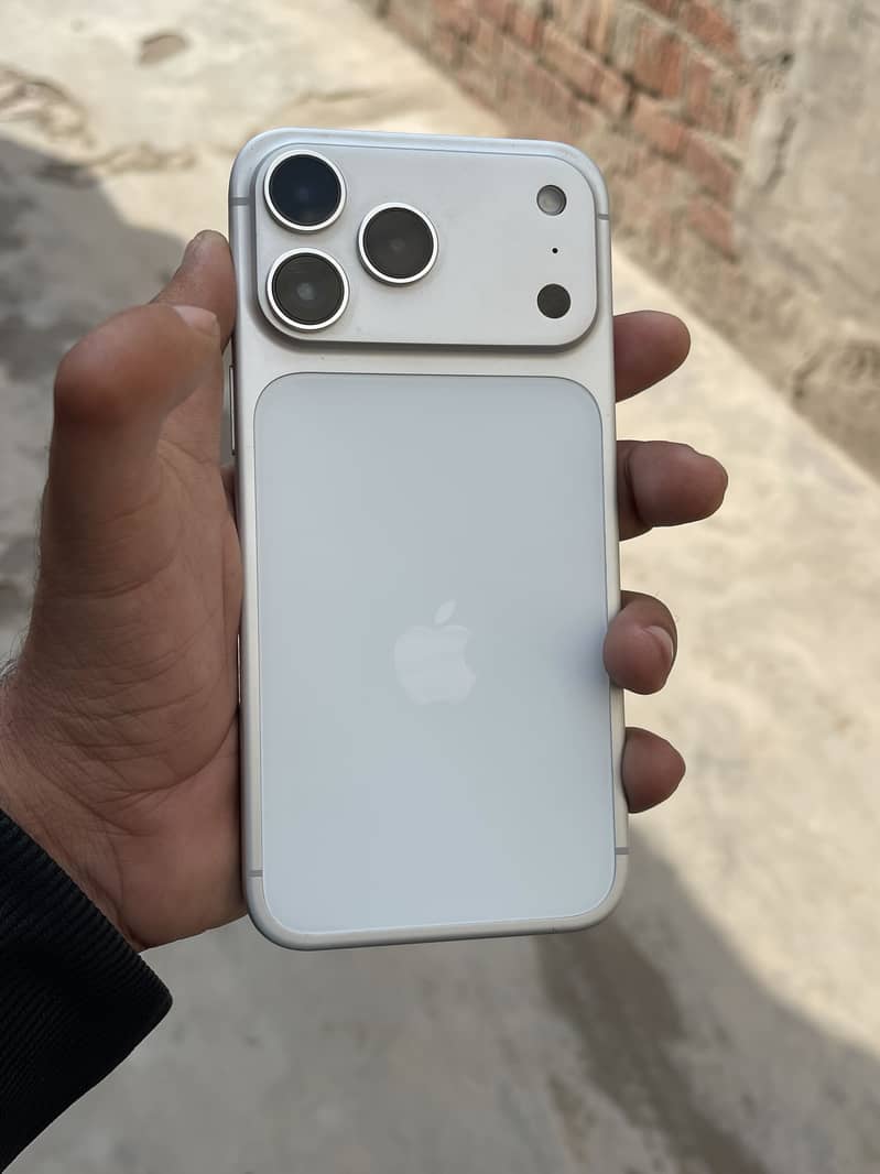 Apple iPhone 17 Pro Max 1