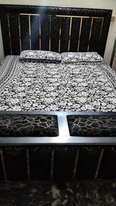Iron bed in new condition 10/ 10 condition for sale