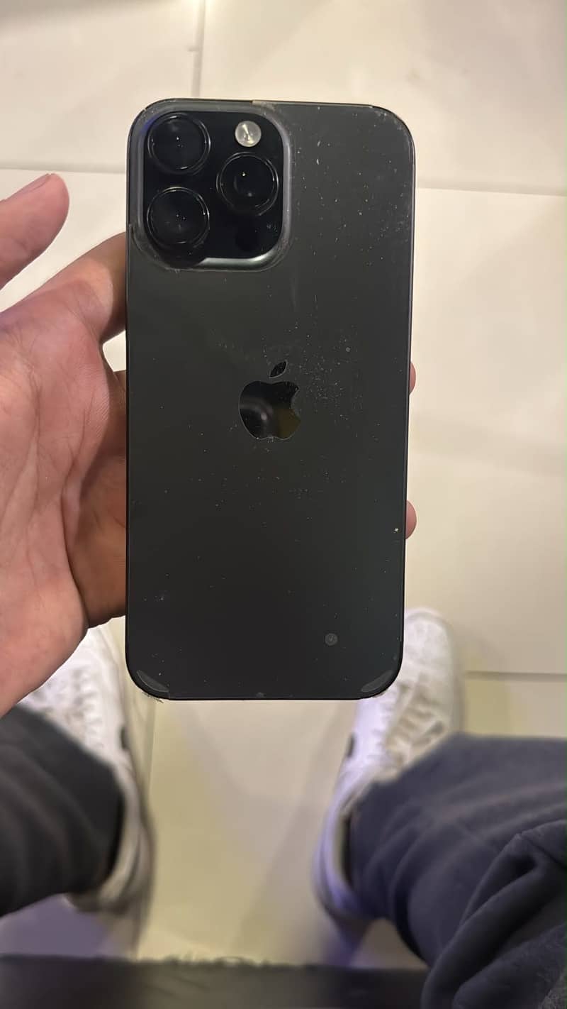 Apple iPhone 16 Pro Max 1