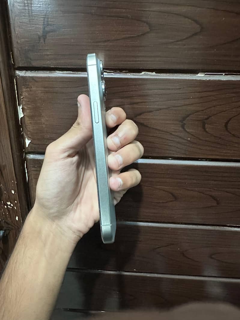 Apple iPhone 15 Pro Max 2