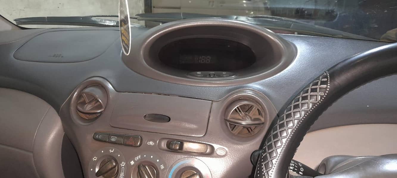 vitz 2002 reg 2004 6