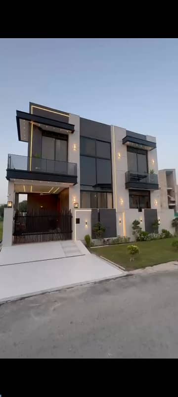 5 MARLA ELEGANT AND FULLY MAINTAINED BRAND NEW BUNGALOW IS AVAILABLE IN THE BEST BLOCK OF DHA LAHORE.