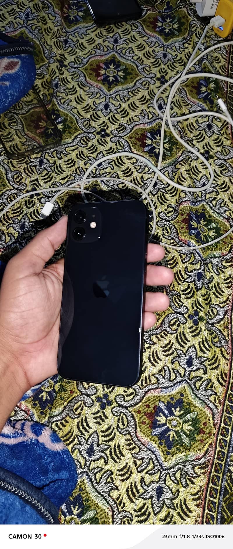 Apple iPhone 12 4