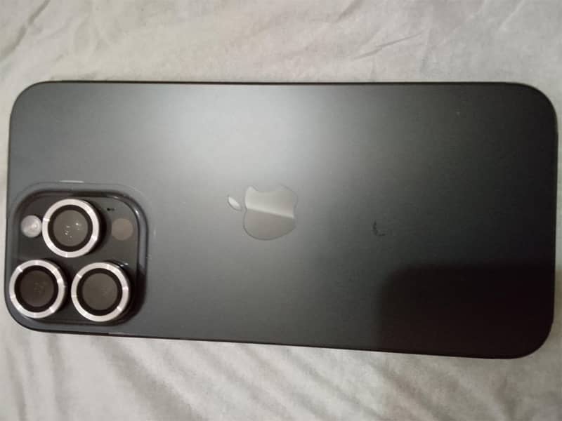 Apple iPhone 15 Pro Max 1