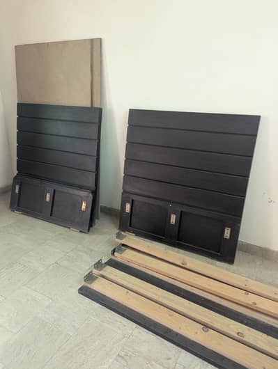 single bed(2) single amlari(2) sidetables w/storage(2) 2 matress