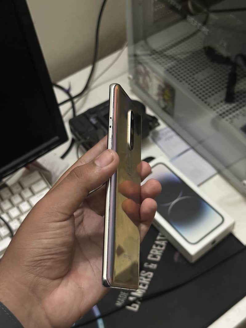 One Plus 8 5g 6