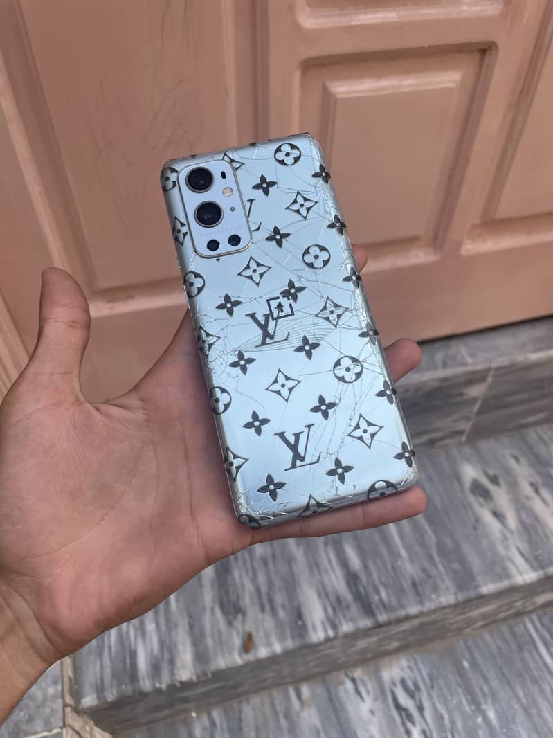 One Plus 9 Pro 8/256 4