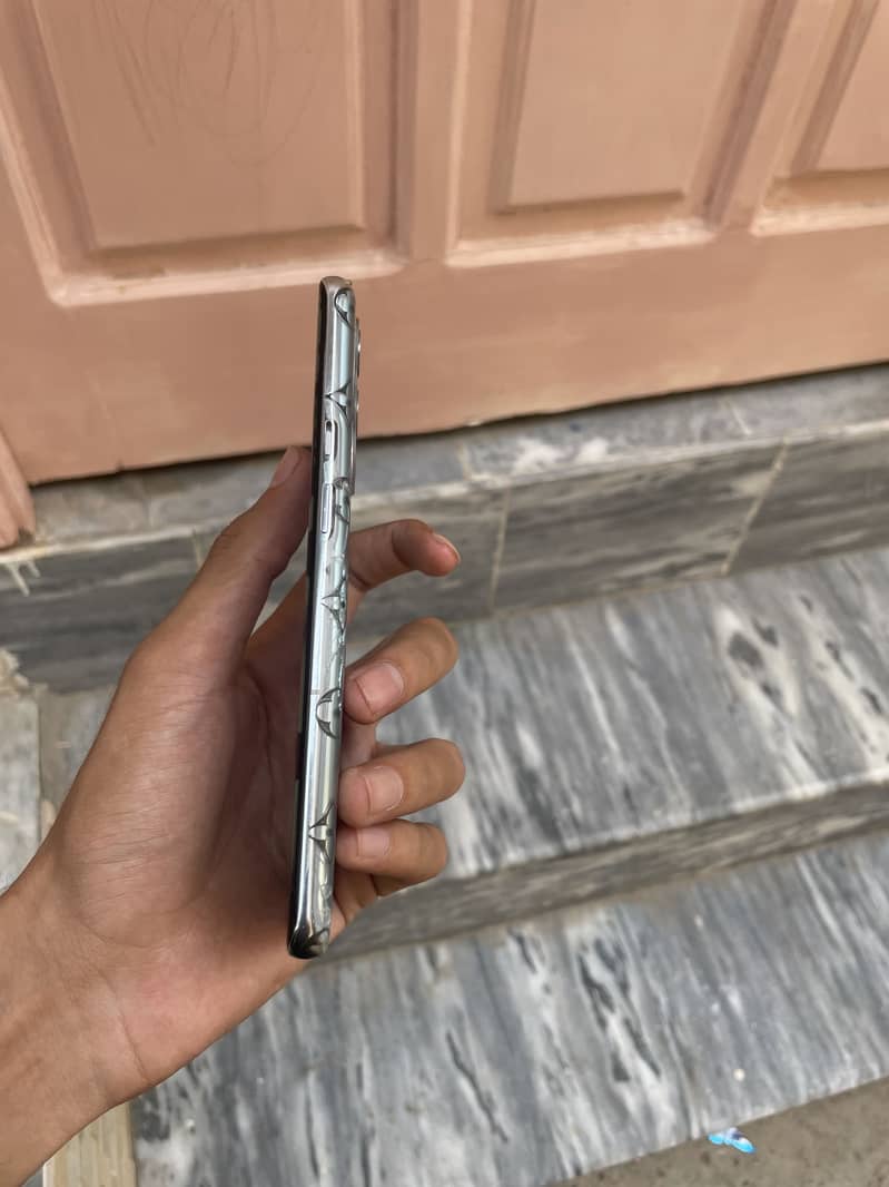 One Plus 9 Pro 8/256 6