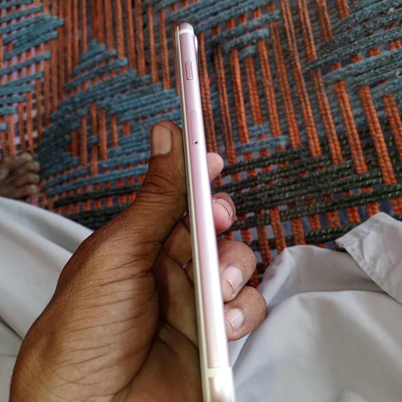 Apple iPhone 7 Plus 2