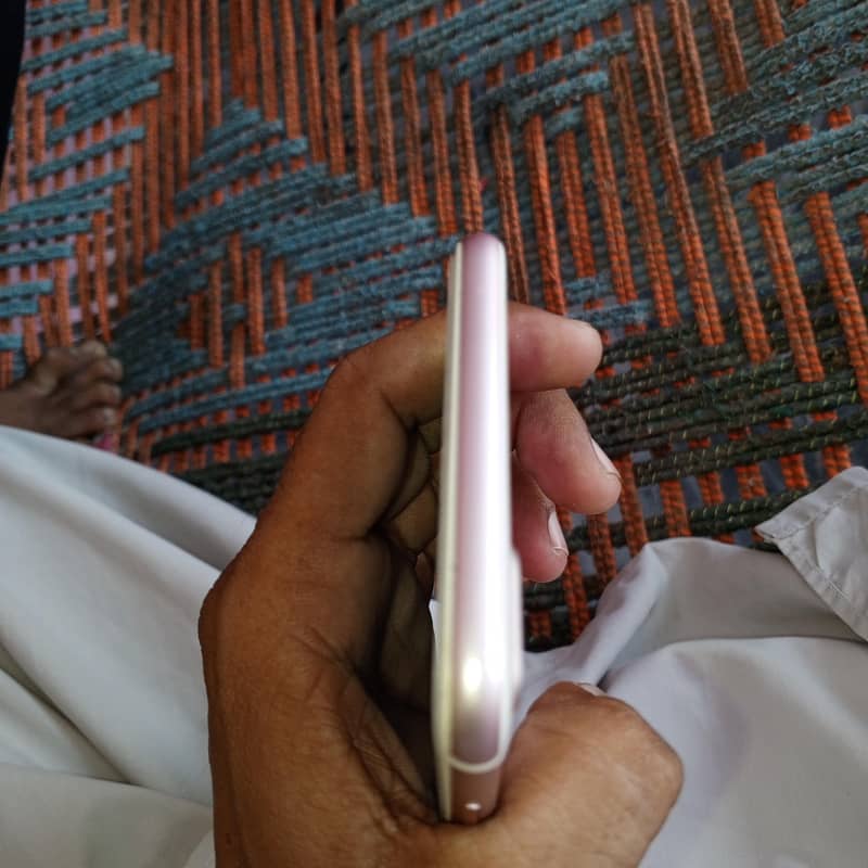 Apple iPhone 7 Plus 4