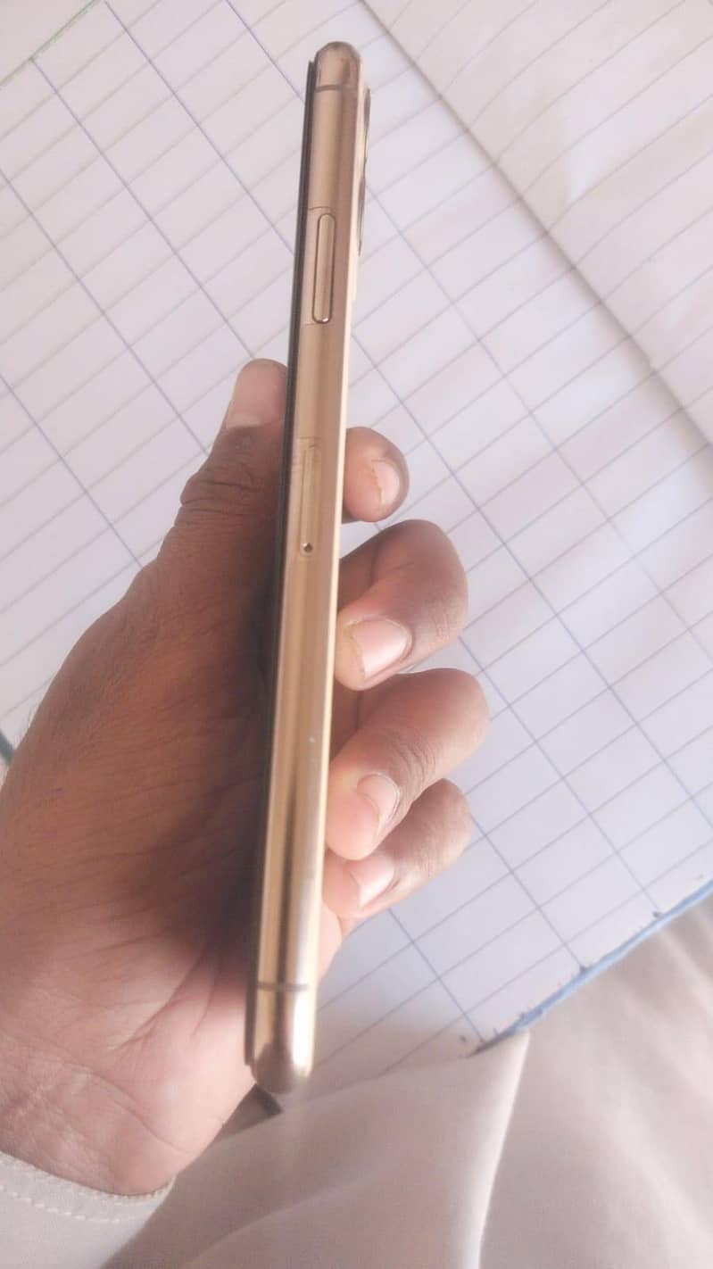 Apple iPhone 11 Pro Max 2
