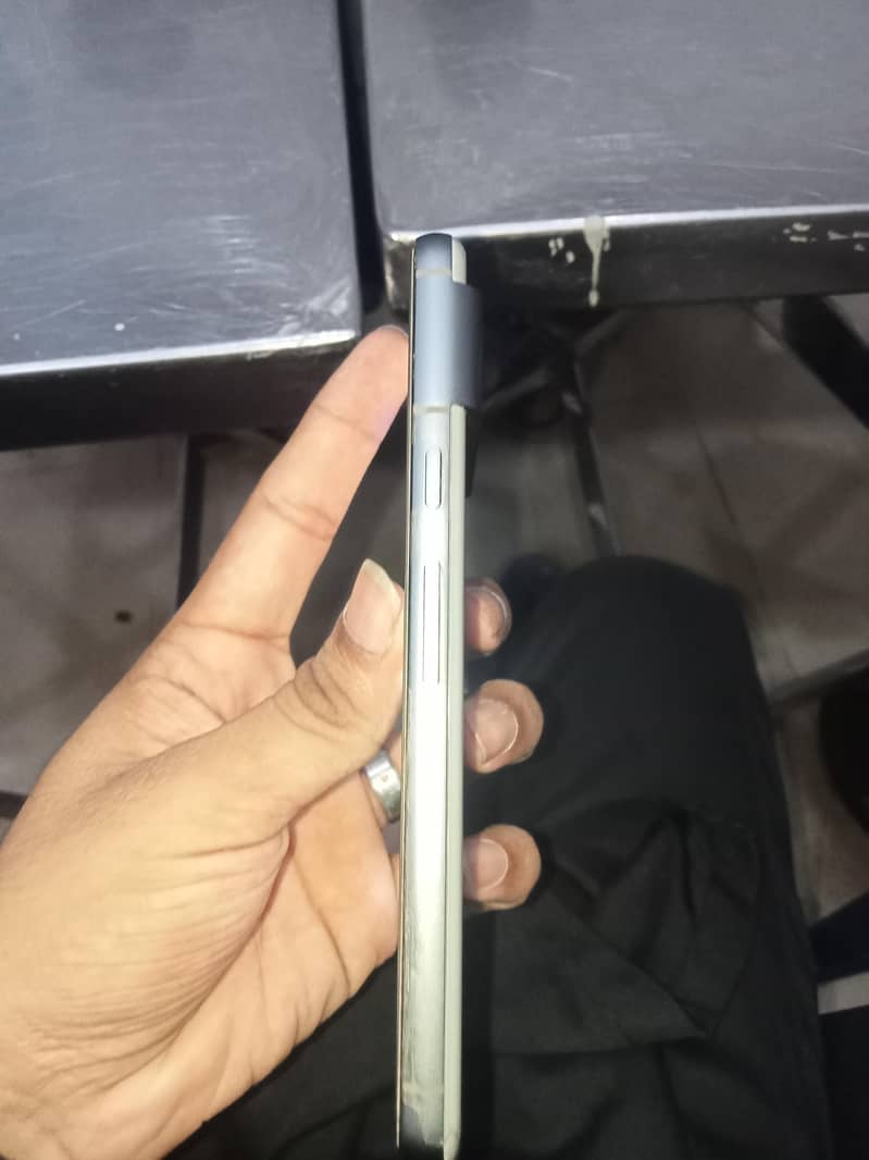 Google Pixel 8 3