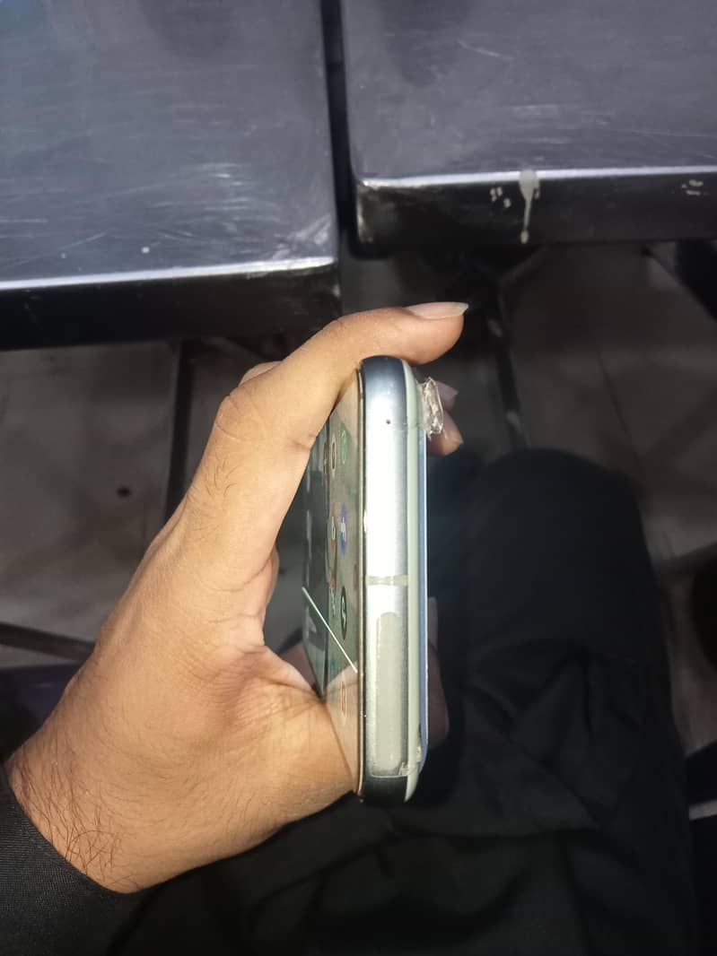 Google Pixel 8 4