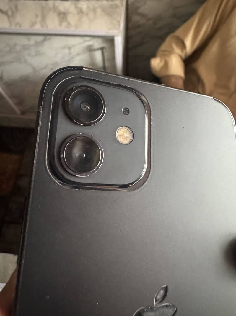 Apple iPhone 12 4