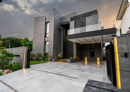 10 MARLA ELEGANT AND FULLY MAINTAINED SUPER HOT LOCATED BUNGALOW IS AVAILABLE IN THE BEST BLOCK OF DHA LAHORE.