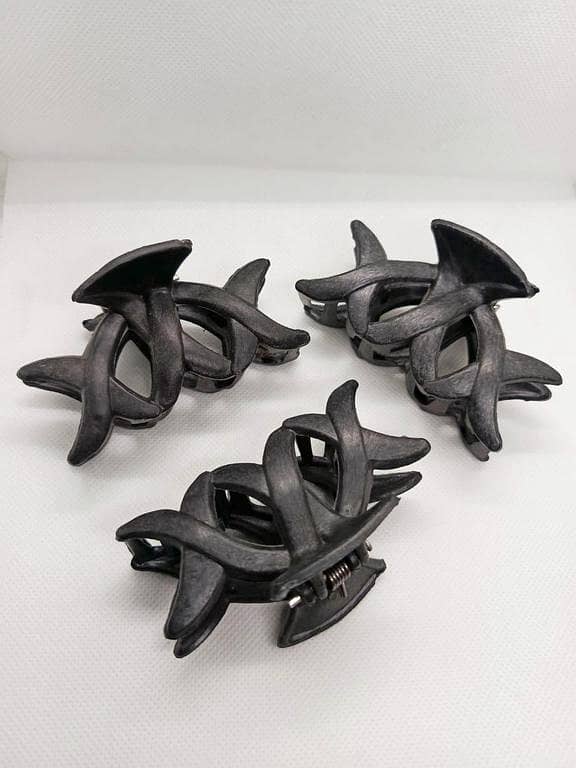 Hair Catcher Black Jaw Clip for Girls — Plastic Hair Clump Preventer