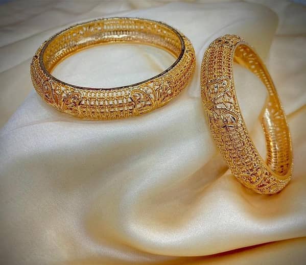 Elegant, Beautiful Design: Bangles for Girls and Women