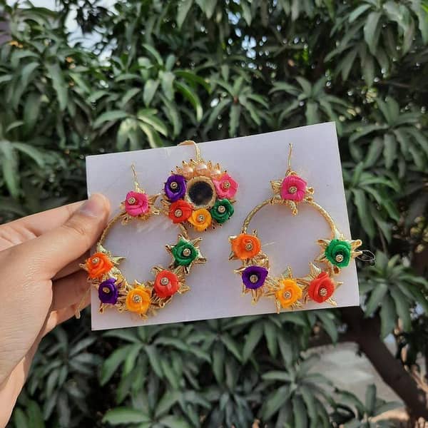 Mehndi Jewelry Sets: Earrings and Matha Teeka for Mayun Bridal Wear