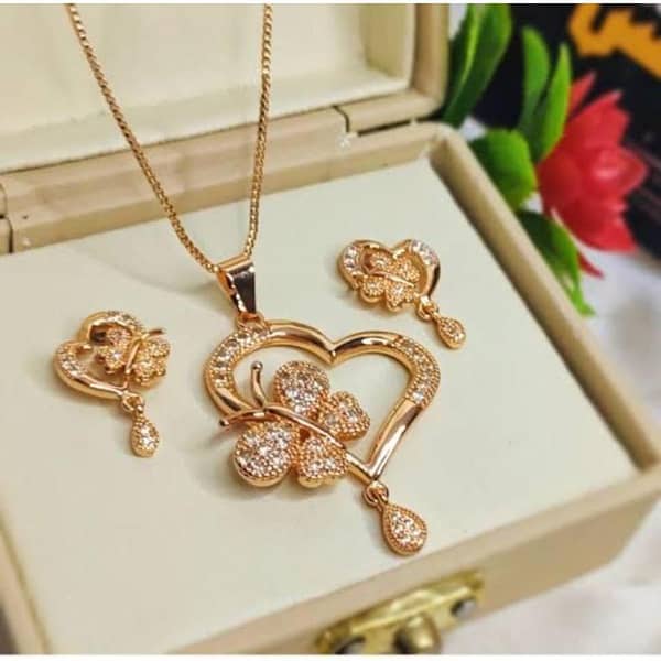 Elegant Heart-Shaped Locket Set in Golden Polish for Girls and Women