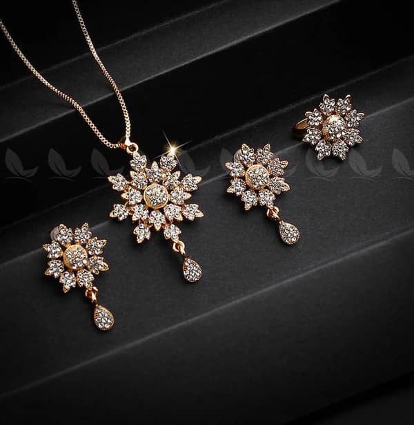 Zarcoon Locket Set with Ring and Bracelet – Elegant Flower Design for Girls and Women