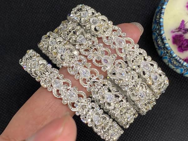 Luxury White Crystal Floral Center Bangles Set for Women – K701W