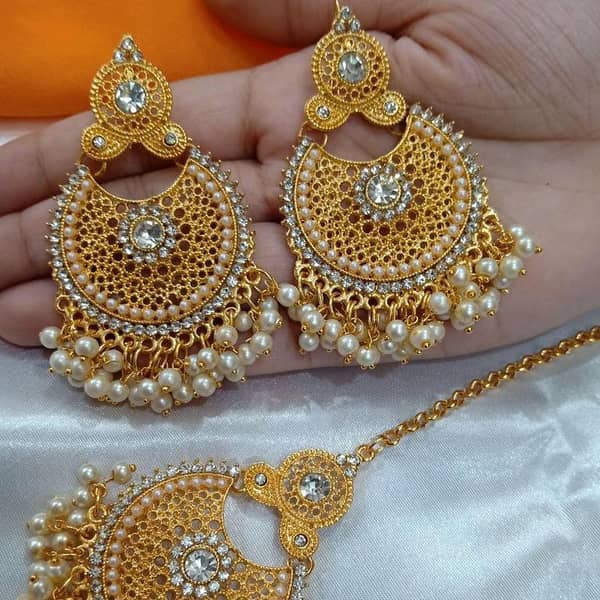PEARL EARRING WITH TIKA 009