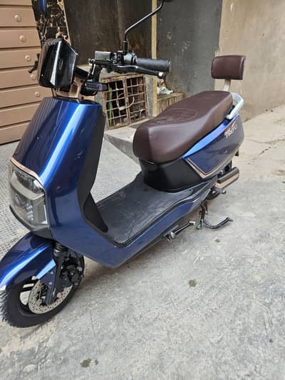 Crown electric scooter Firefly model