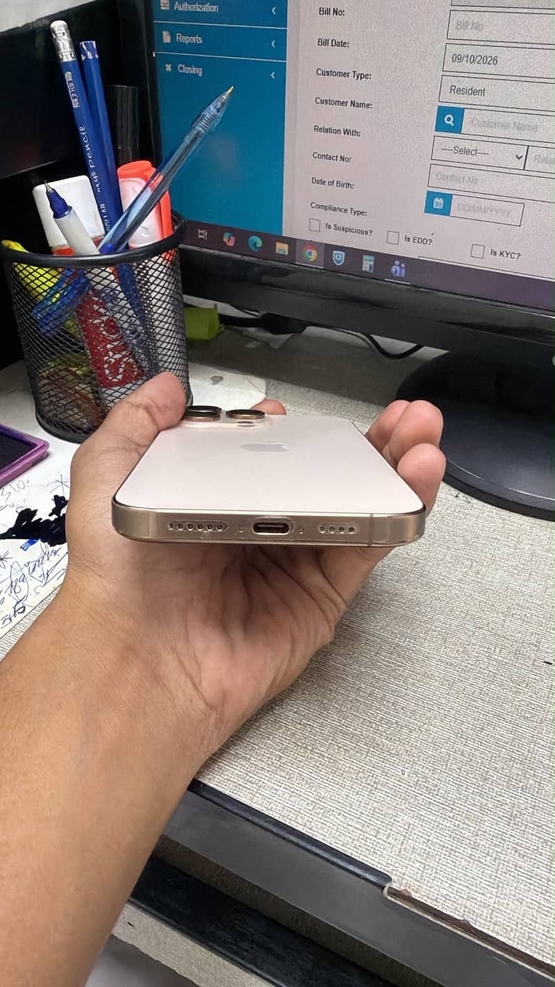 Apple iPhone 16 Pro Max 1