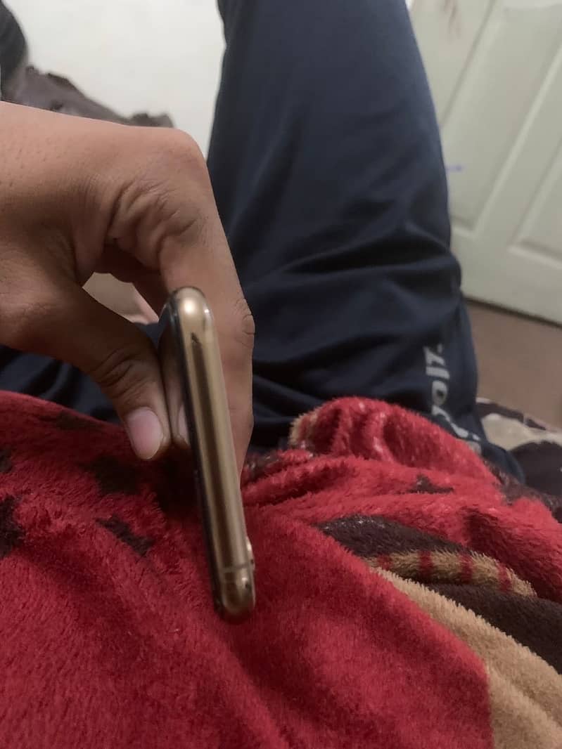 Apple iPhone XS 3