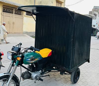 United 100cc Loader Rickshaw -Enclosed Green body -Excellent Conditio