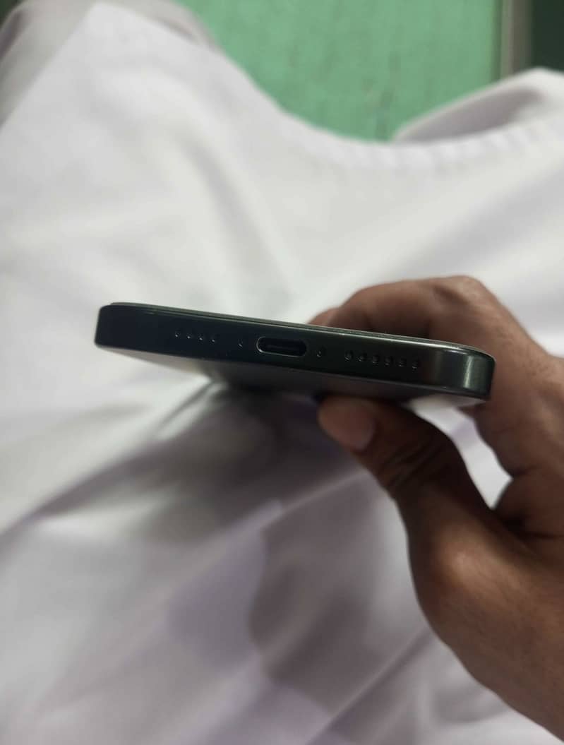 Apple iPhone 16 Pro Max 1