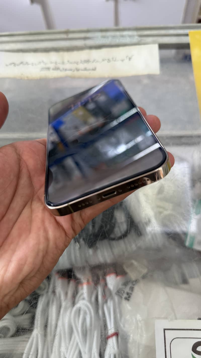 Apple iPhone 14 Pro Max 1