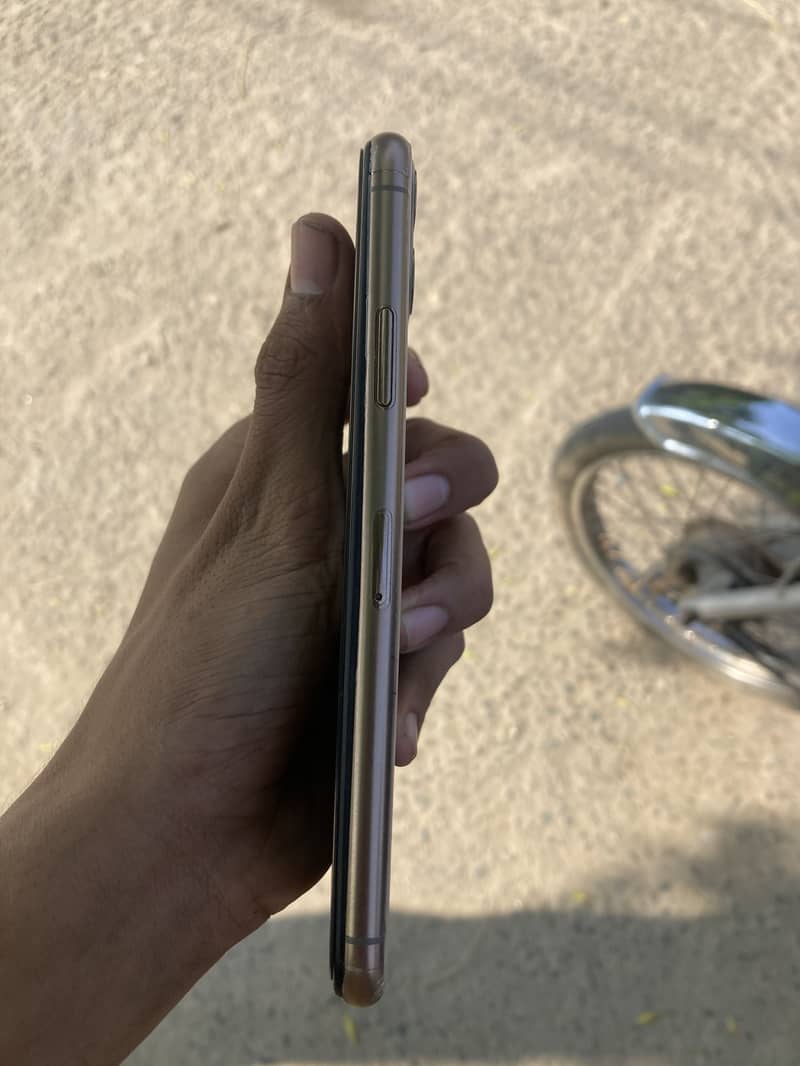Apple iPhone 11 Pro Max 7