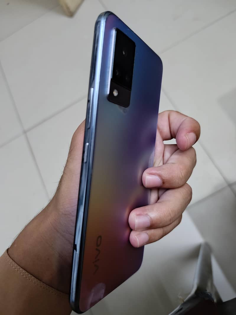 Vivo V21 1