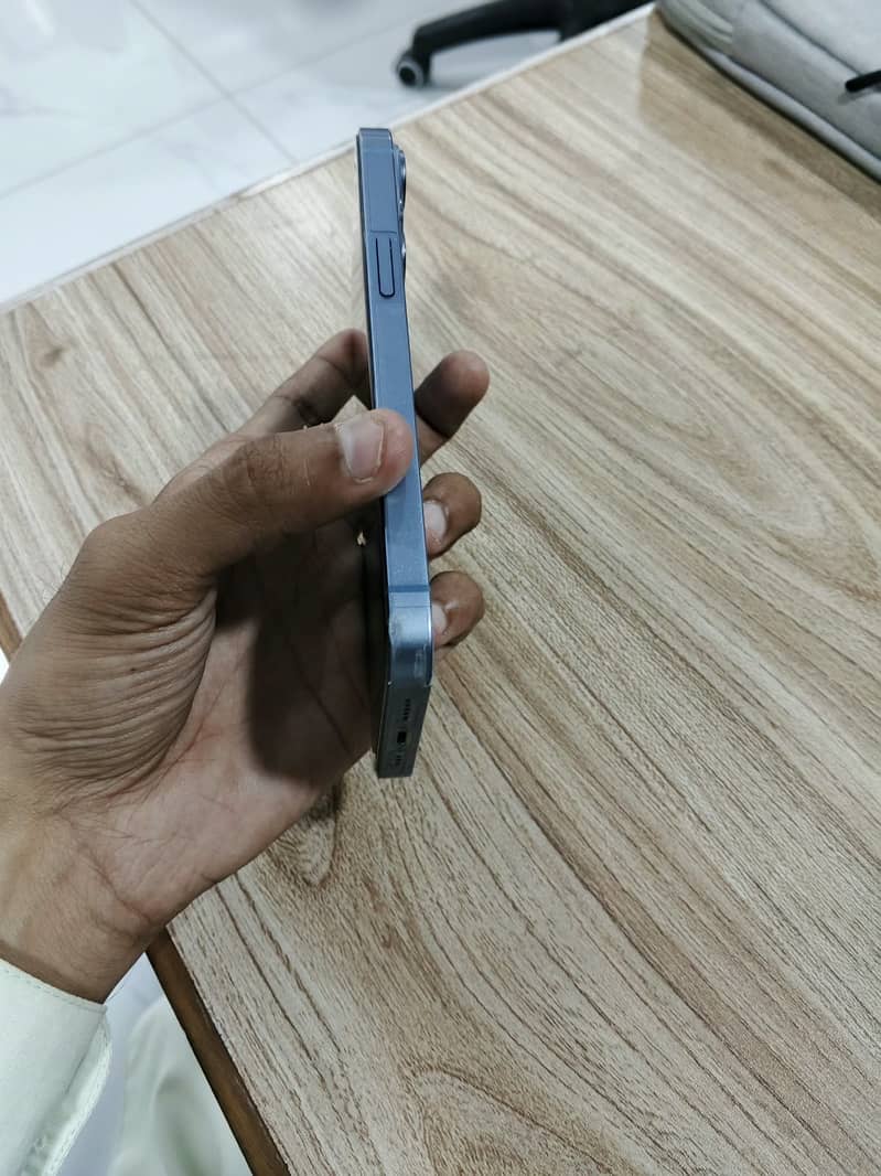 Apple iPhone 14 4