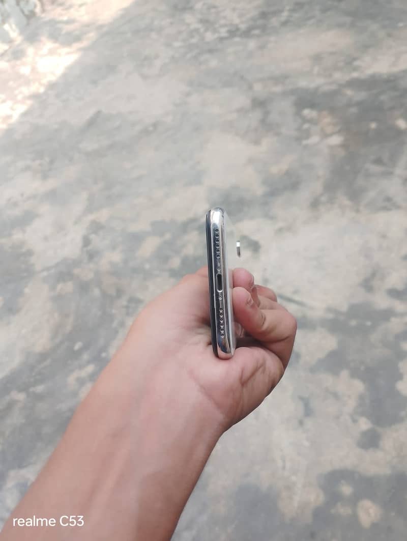 Apple iPhone X 4