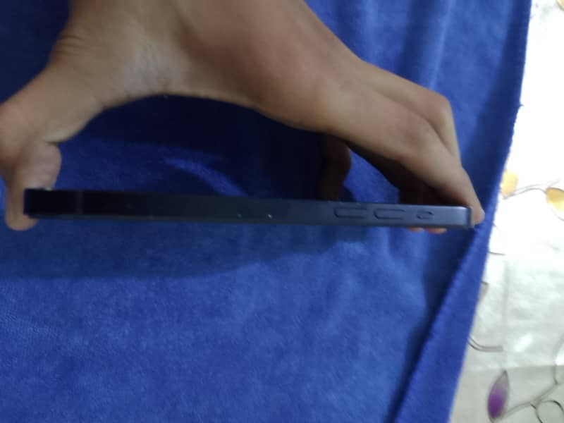 Apple iPhone 12 6