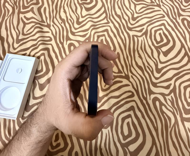 Apple iPhone 12 3