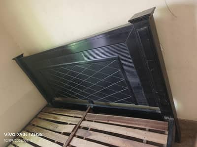 King size pure wooden urgently sale neat and clean