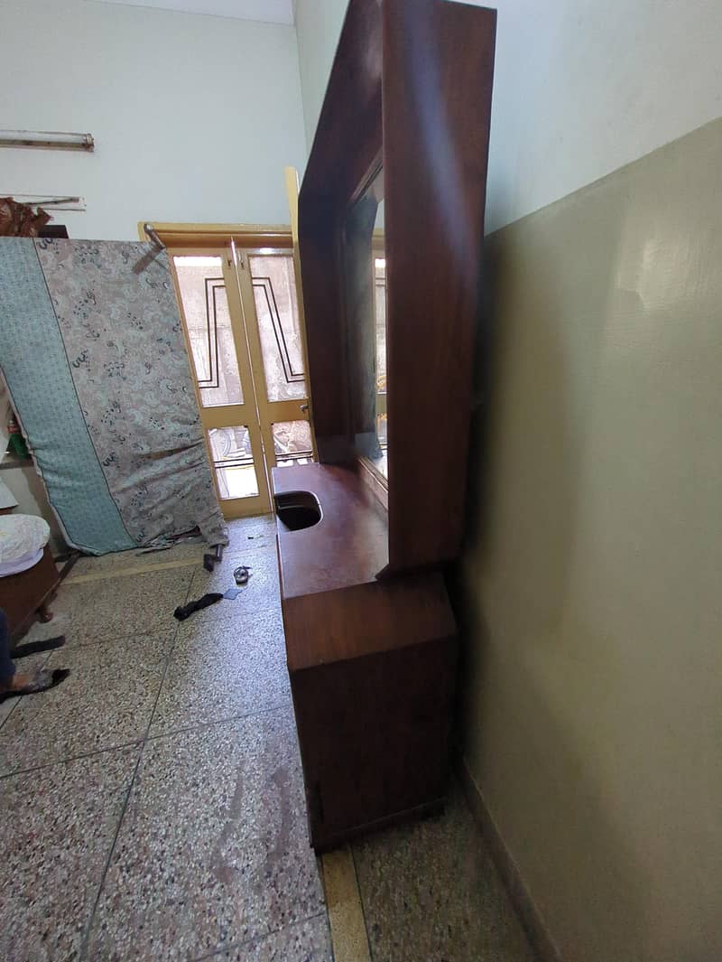 Dressing Table 4