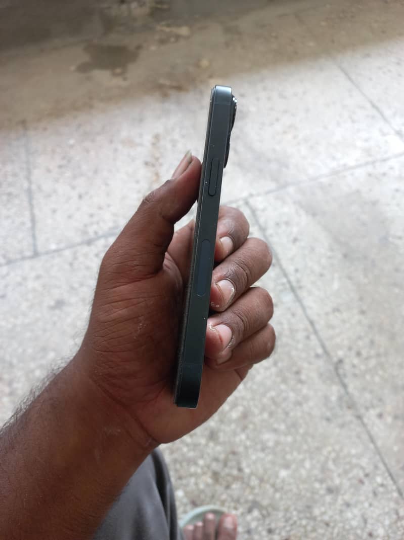 Apple iPhone 14 3