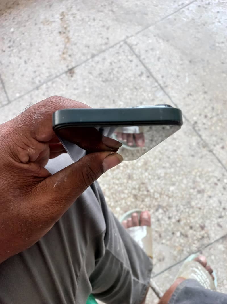 Apple iPhone 14 4