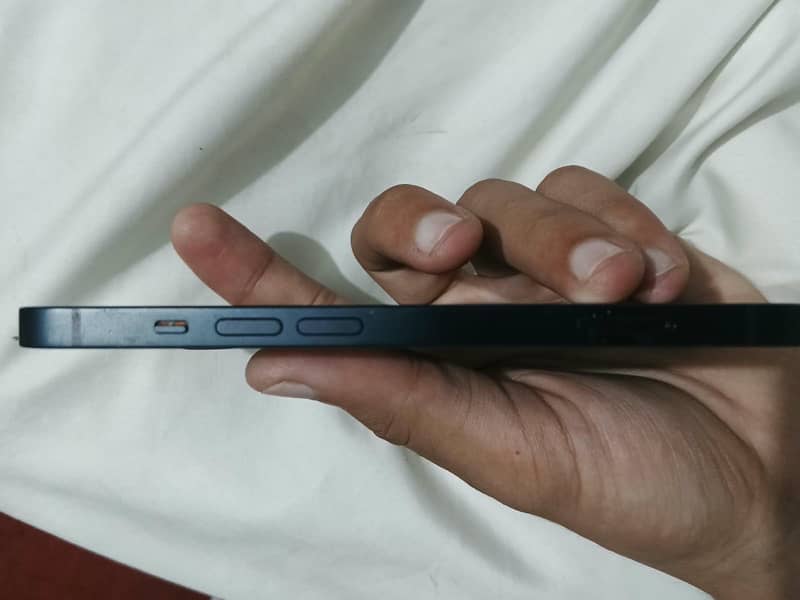 Apple iPhone 13 4