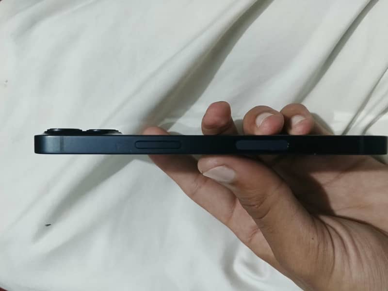 Apple iPhone 13 5